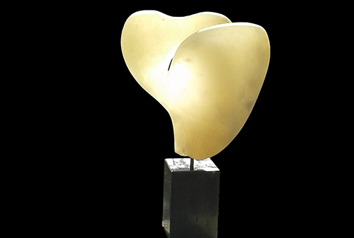 Given with love - beeld van Dominic Huyghe